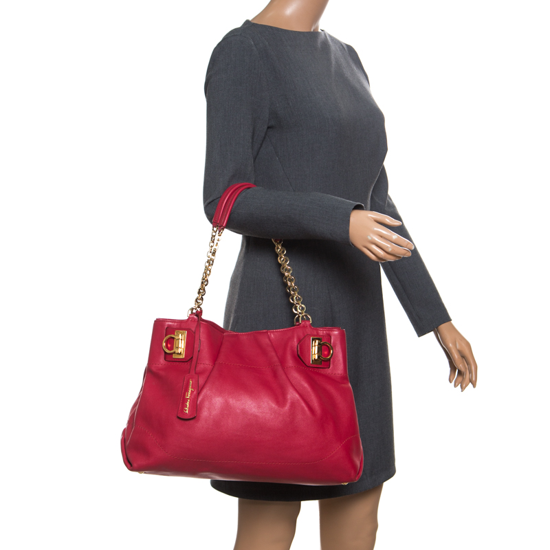 

Salvatore Ferragamo Red Leather Chain Tote