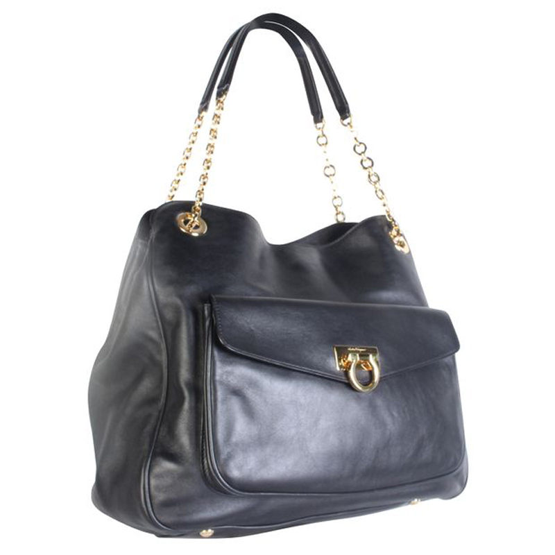 

Salvatore Ferragamo Black Leather Shoulder Bag