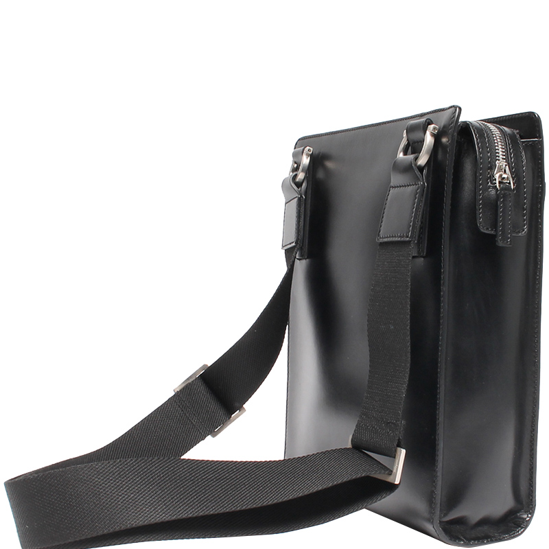 

Salvatore Ferragamo Black Leather Shoulder Bag