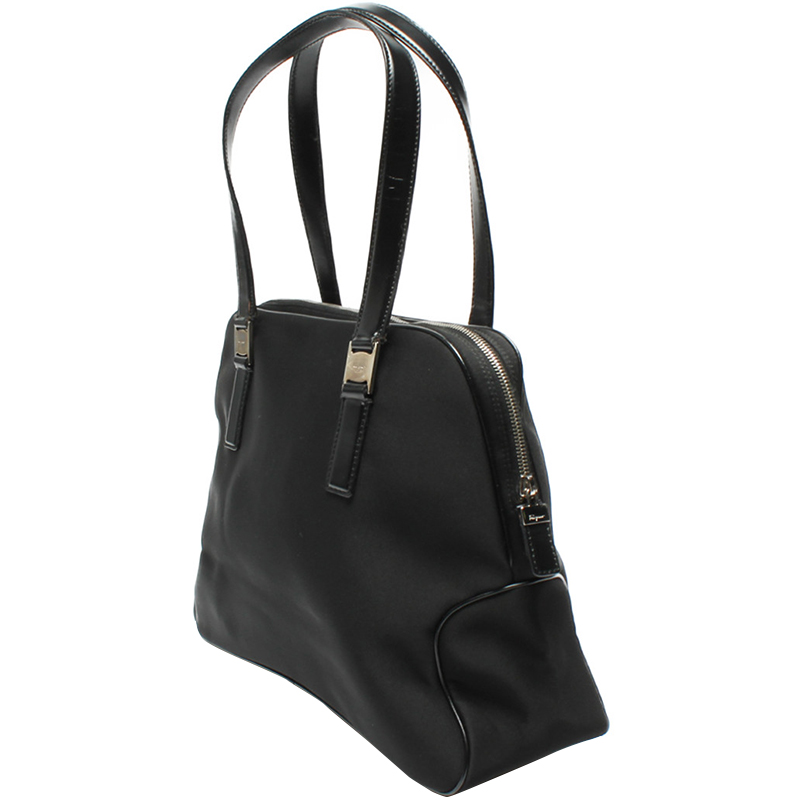 

Salvatore Ferragamo Black Leather Shoulder Bag