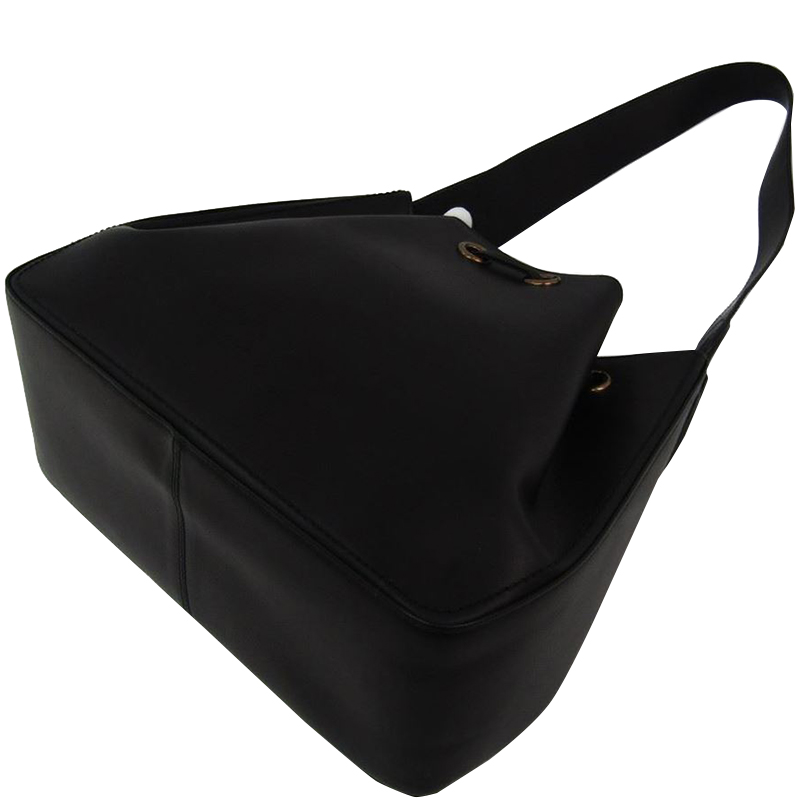 

Salvatore Ferragamo Black Leather Gancini Drawstring Shoulder Bag