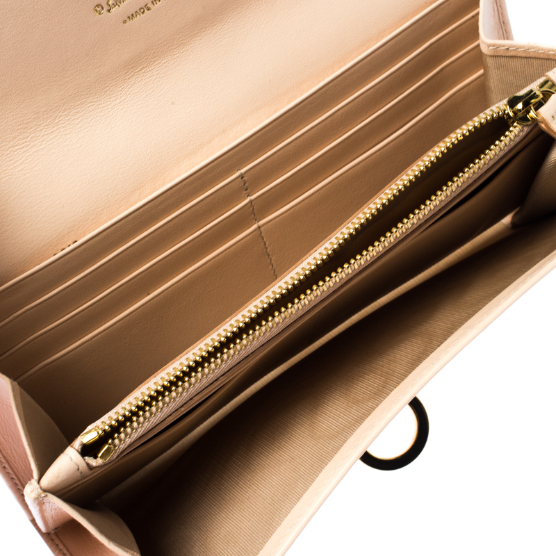 

Salvatore Ferragamo Beige Leather Ada Lock Wallet