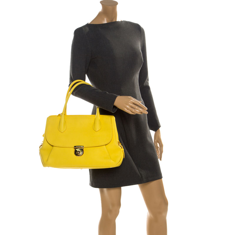 

Salvatore Ferragamo Yellow Leather Fiamma Tote