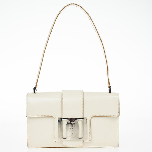مملوكة مسبقًا Salvatore Ferragamo Flap Buckle Shoulder Bag