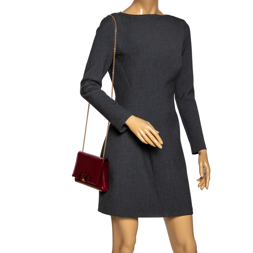 

Salvatore Ferragamo Wine Red Leather Vara Bow Chain Shoulder Bag
