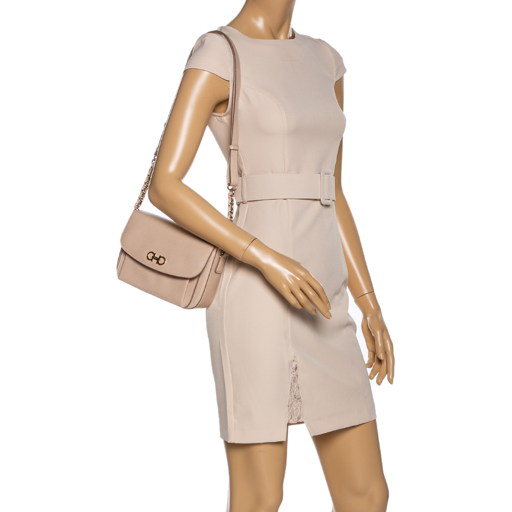 

Salvatore Ferragamo Beige Leather Sandrine Shoulder Bag