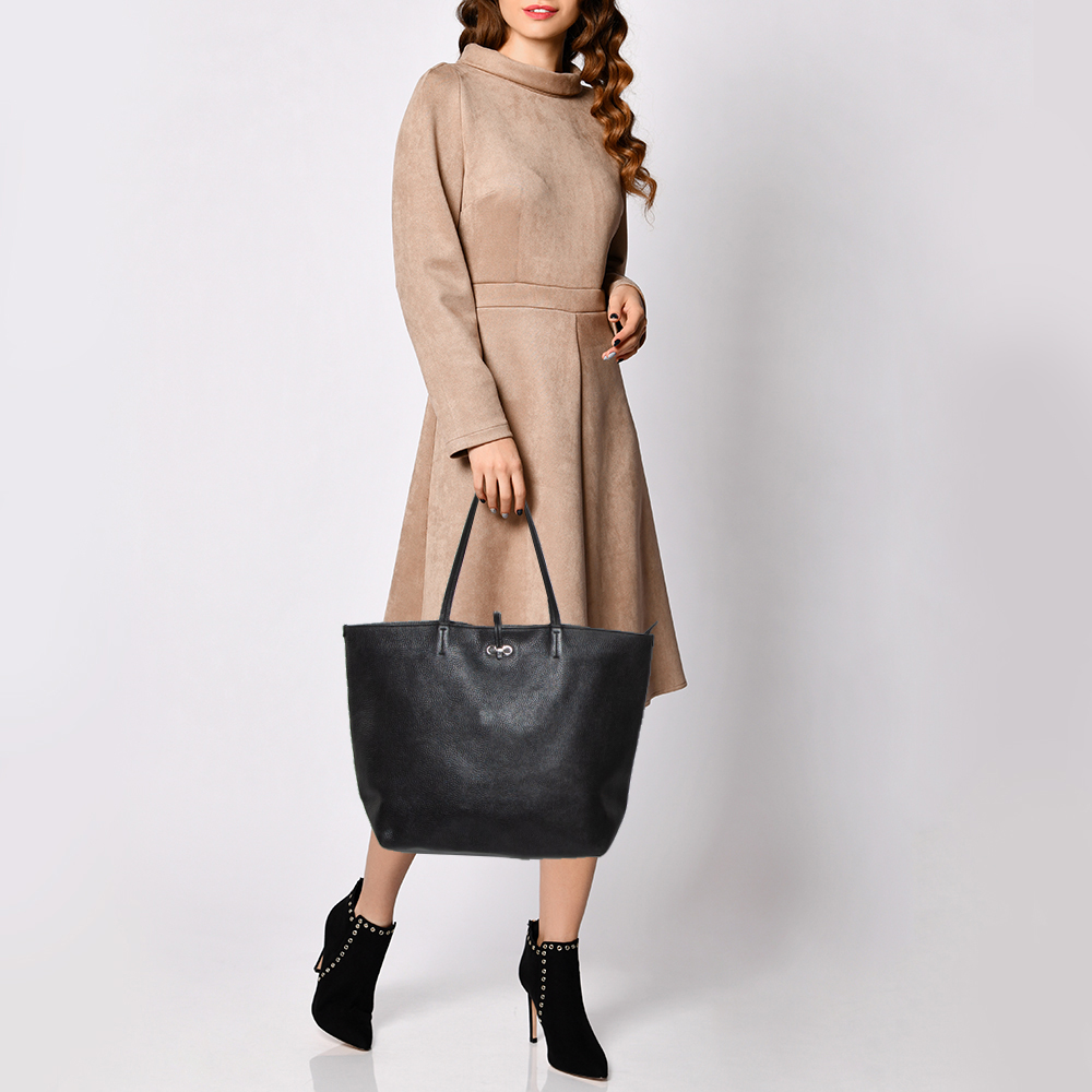 

Salvatore Ferragamo Black Leather Gina Tote