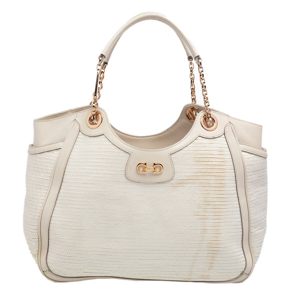 This super stylish Betulla tote by Salvatore Ferragamo will reinvent your entire look. It is made with beige leather has a fabric lined interior and is equipped with gold toned hardware. In addition this tote contains protective metal feet. Carry your essentials effortlessly with this Salvatore Ferragamo tote.