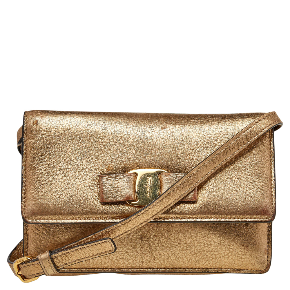 This lovely shoulder bag comes from the house of Salvatore Ferragamo. Crafted from quality leather in Italy it comes in a lovely shade of gold and has the signature Vara bow on the front flap. The bag has a lined interior and a shoulder strap.