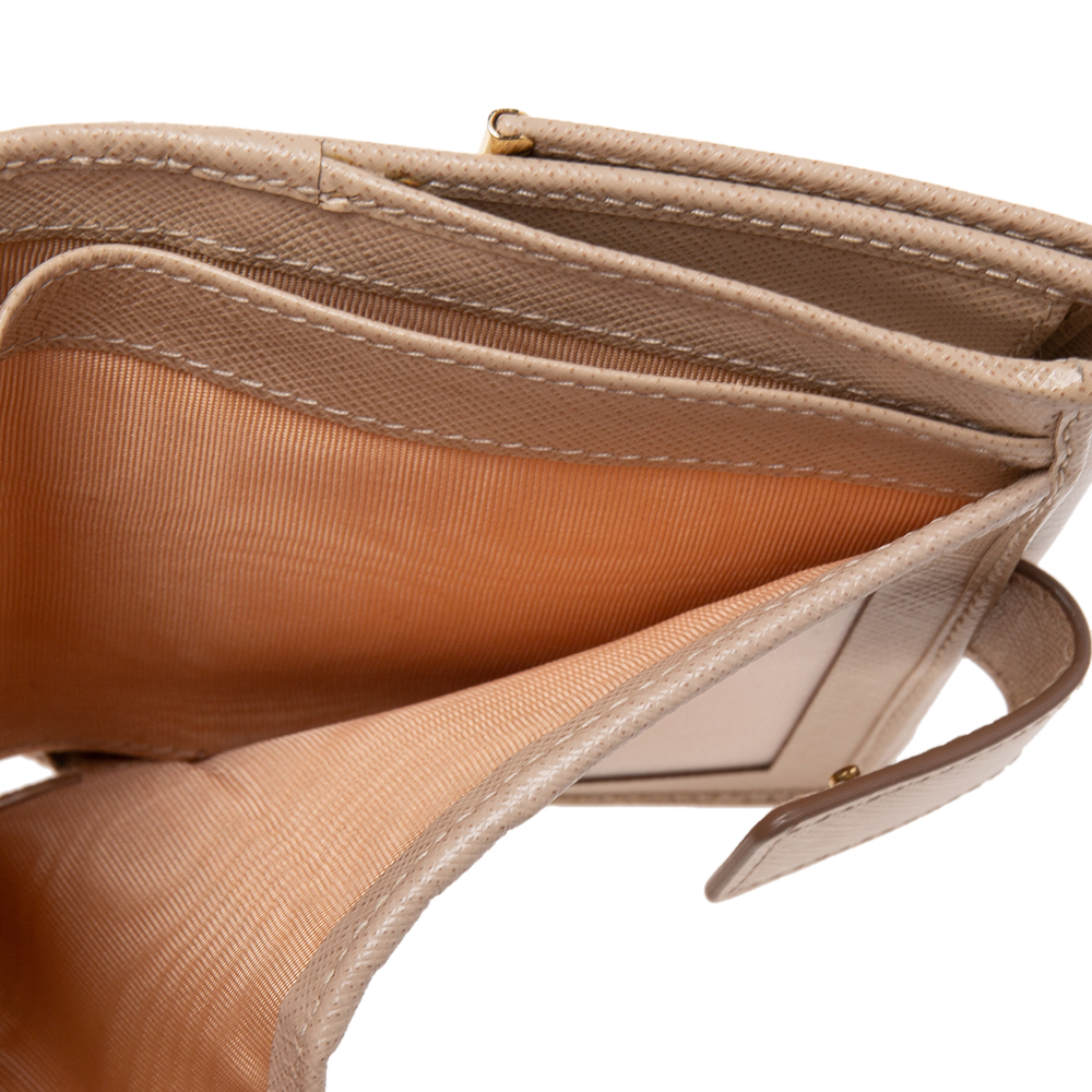 

Salvatore Ferragamo Beige Leather Gancini Clip Compact Wallet