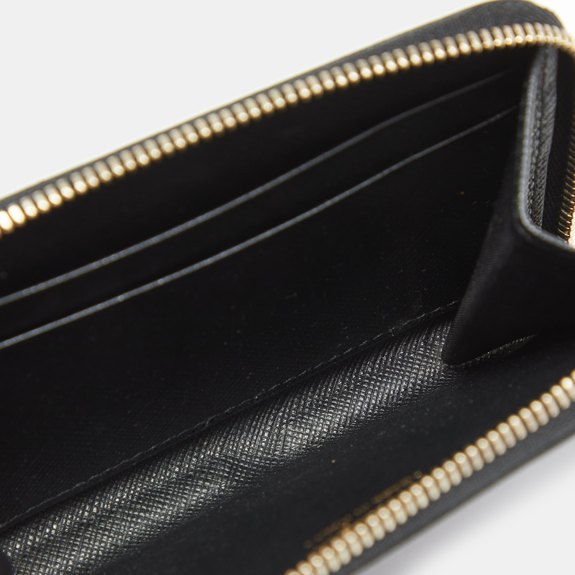 

Salvatore Ferragamo Black Leather Double Gancio Zip Around Wallet