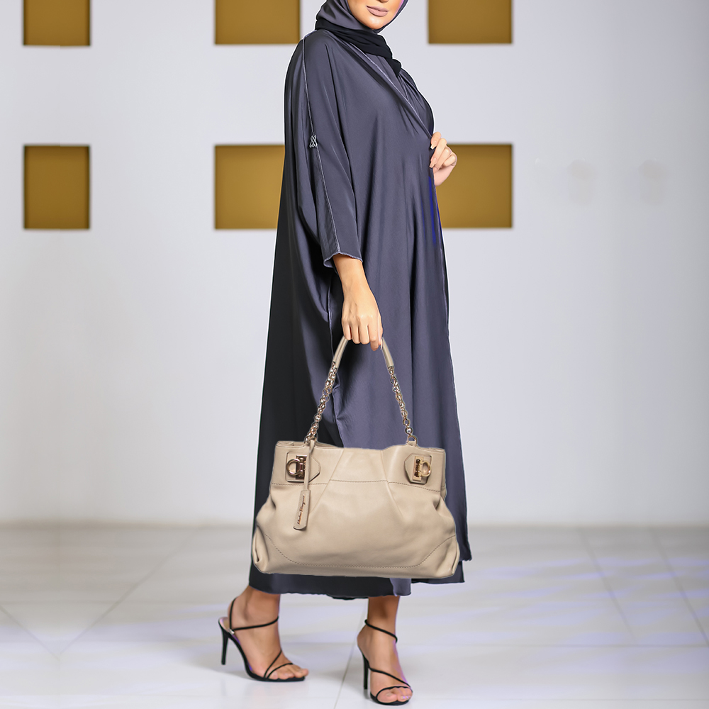 

Salvatore Ferragamo Beige Leather Gancini Chain Tote