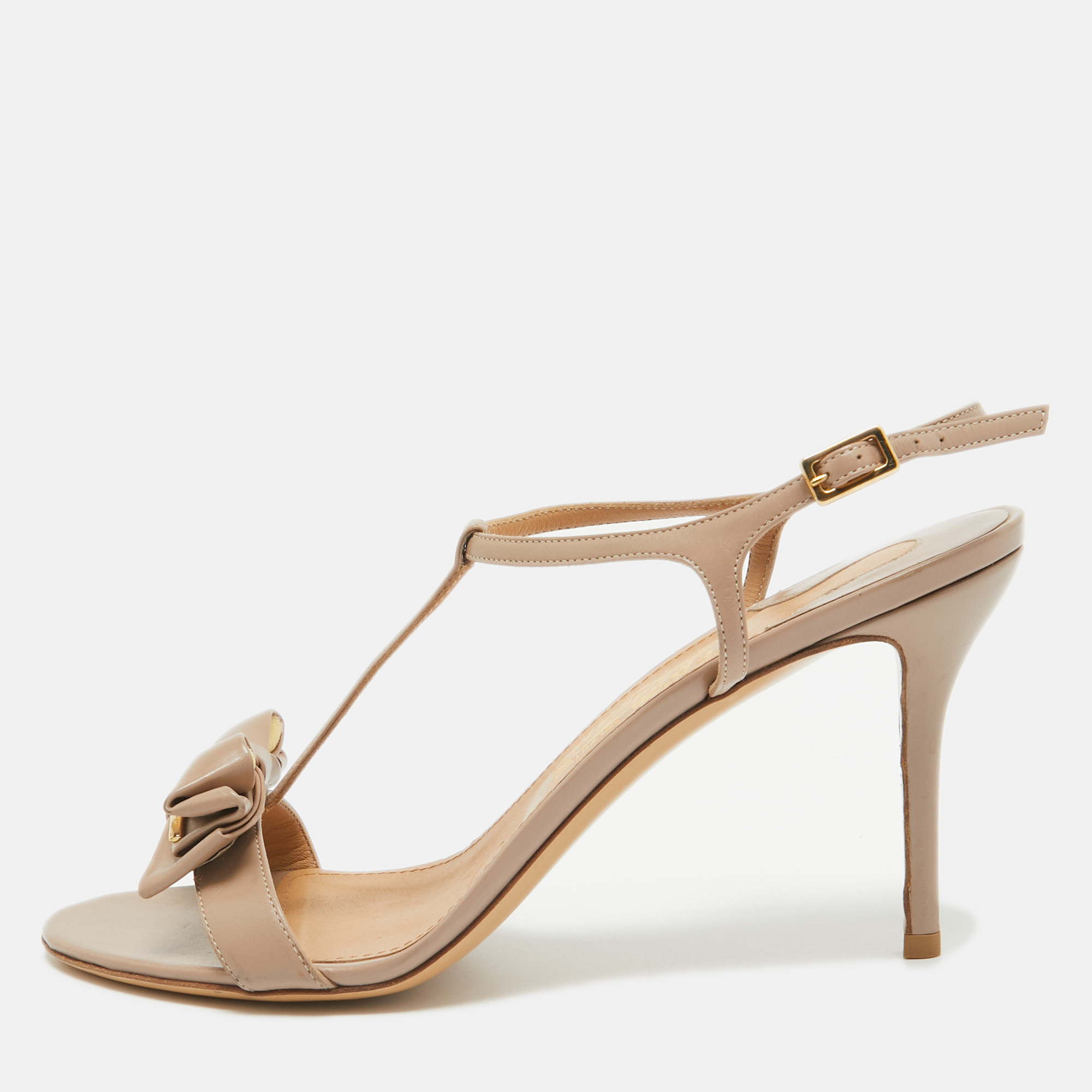 

Salvatore Ferragamo Beige Leather Gabriele Ankle Strap Sandals Size 40