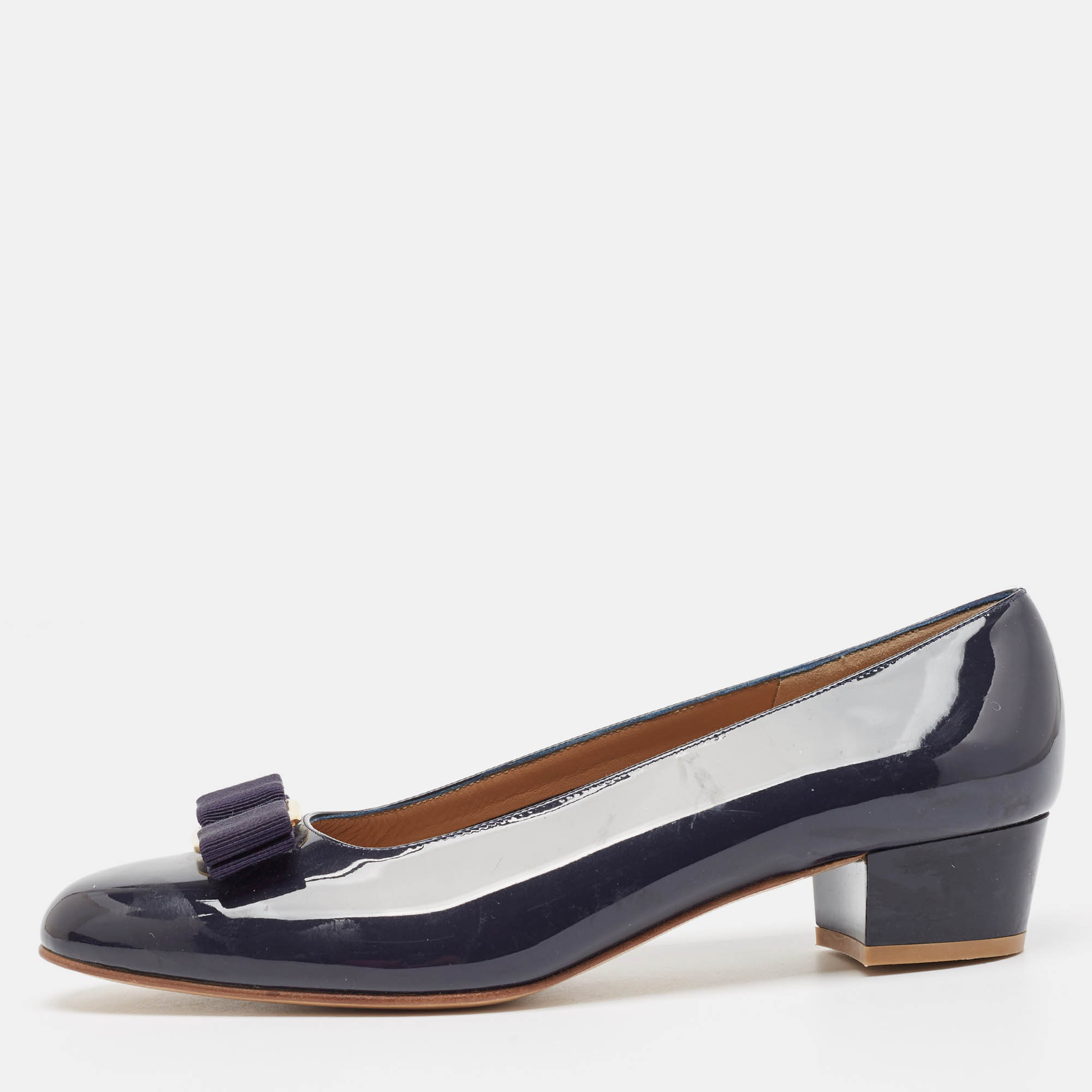 

Salvatore Ferragamo Navy Blue Patent Leather Vara Bow Pumps Size 39