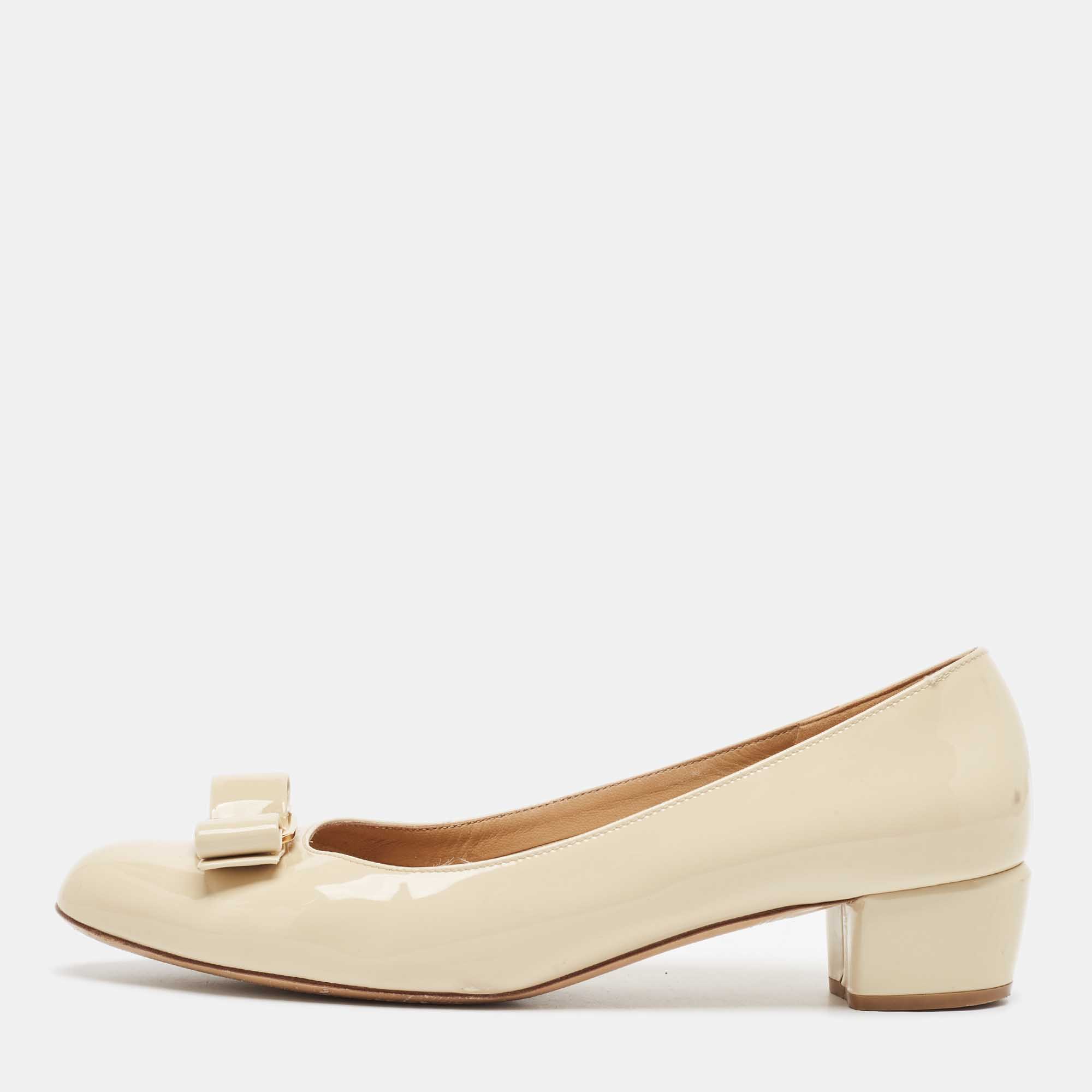 

Salvatore Ferragamo Cream Patent Leather Vara Bow Block Heel Pumps Size 40.5