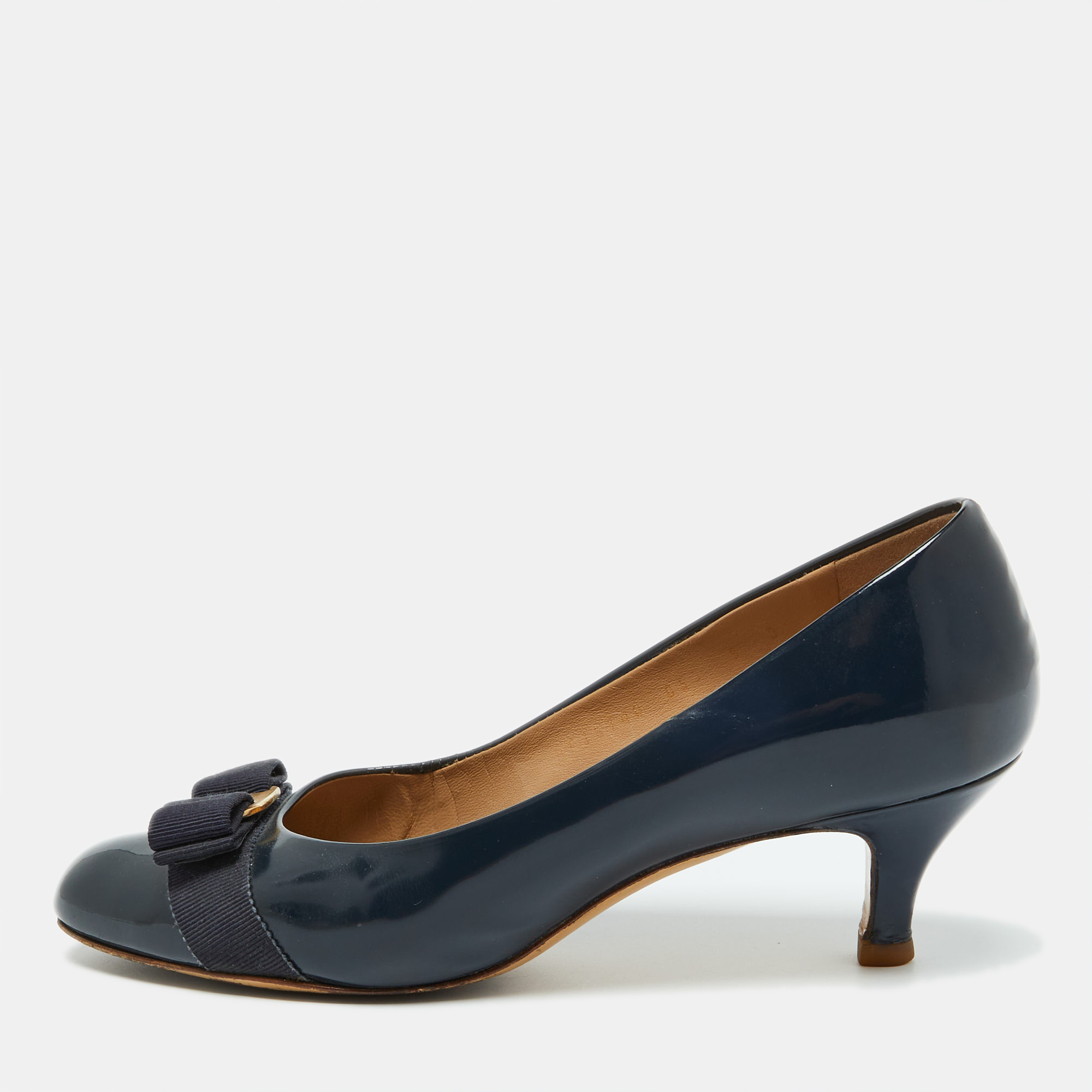 

Salvatore Ferragamo Navy Blue Patent Leather Vara Bow Pumps Size 39.5