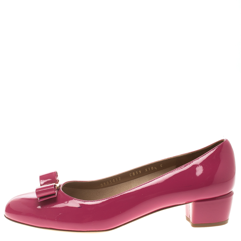 

Salvatore Ferragamo Pink Patent Leather Vara Bow Block Heel Pumps Size