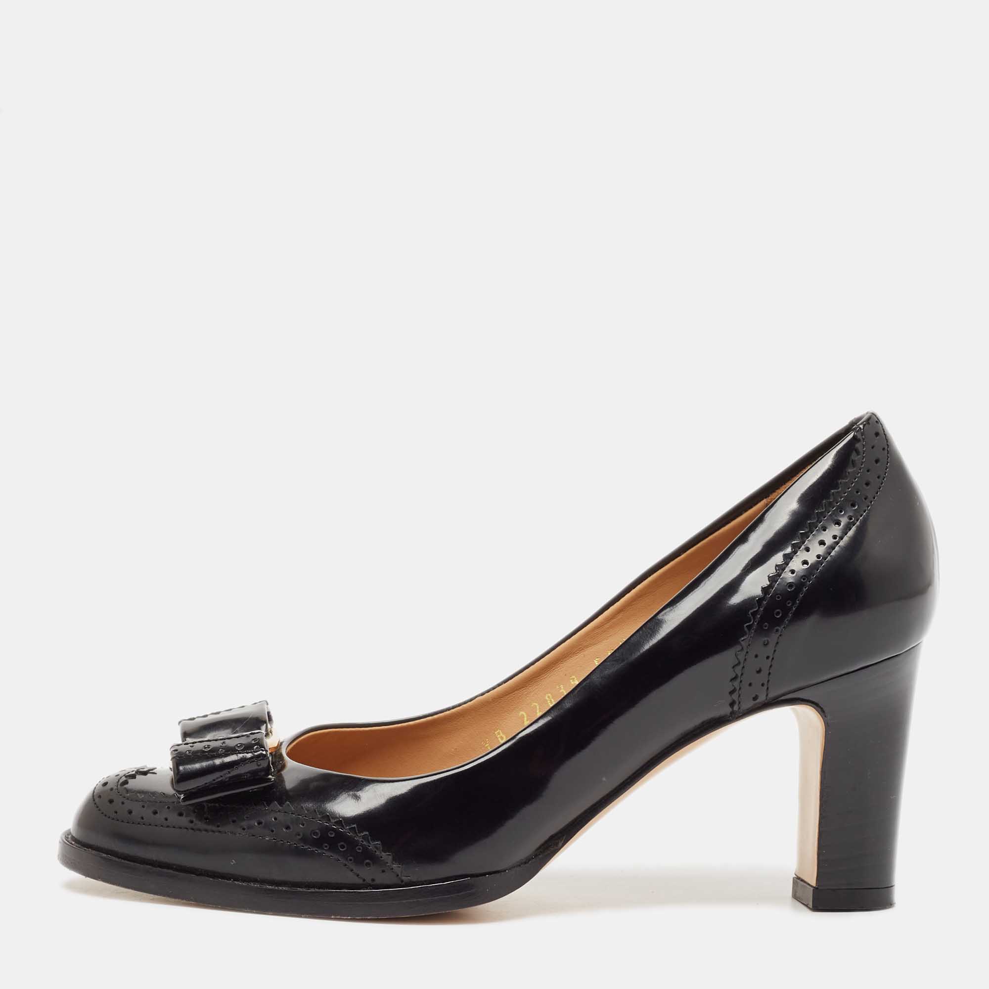 

Salvatore Ferragamo Black Leather Brogue Vara Bow Pumps Size 35.5