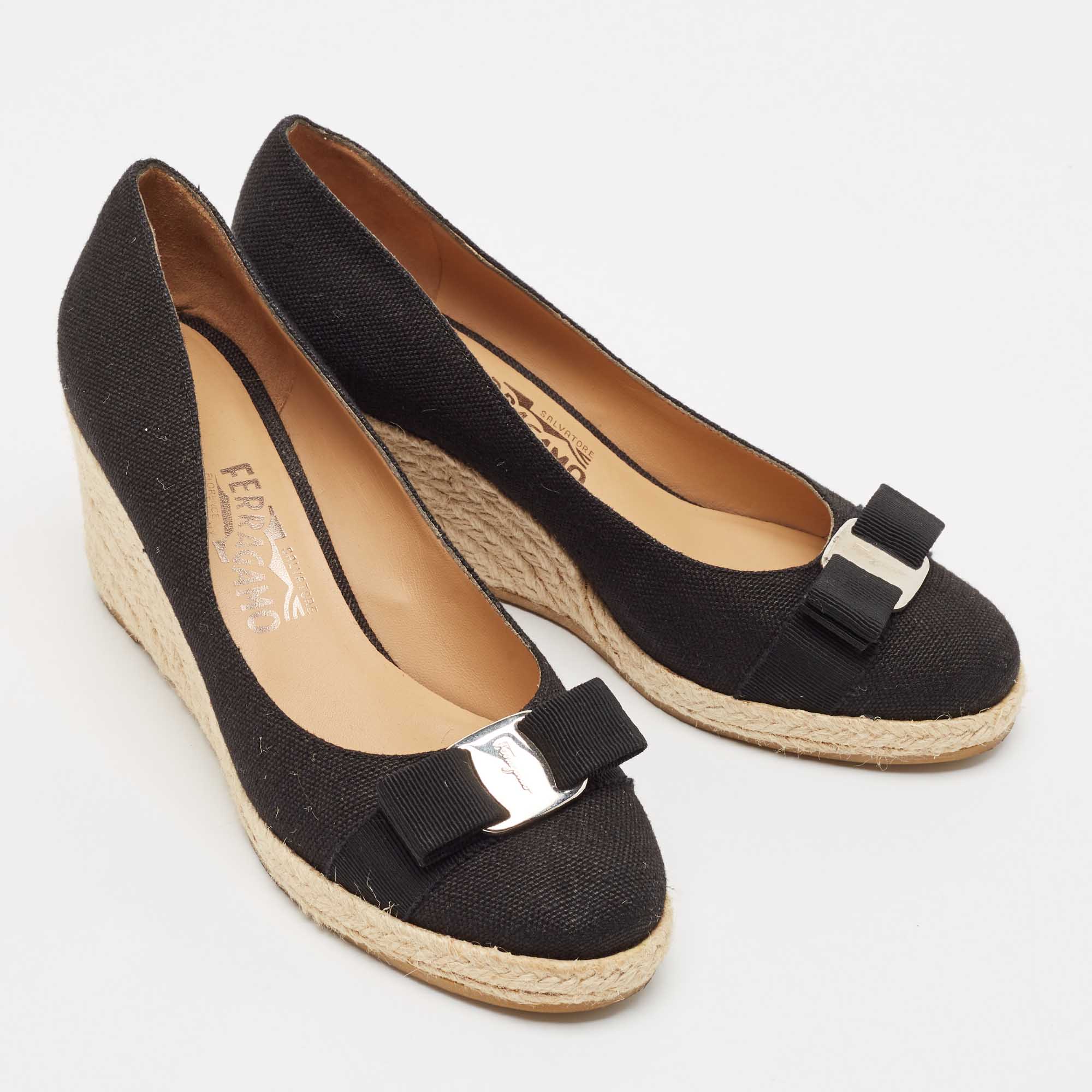 Salvatore Ferragamo Black Canvas Vara Bow Darly Espadrille Wedge Pumps Size 40 