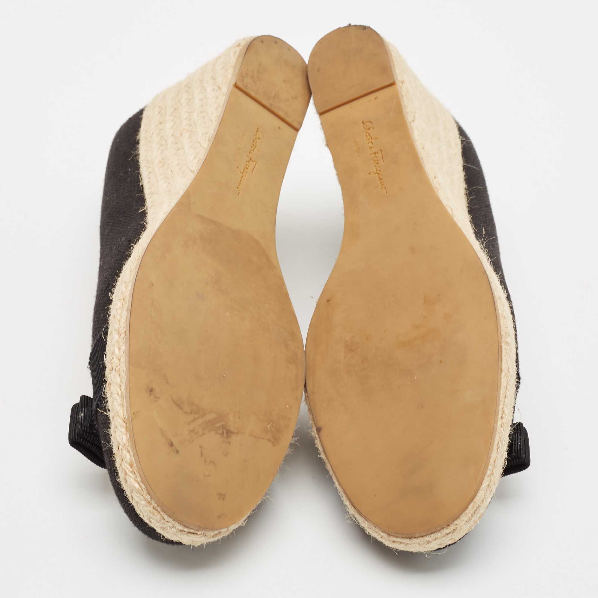 Salvatore Ferragamo Black Canvas Vara Bow Darly Espadrille Wedge Pumps Size 40 