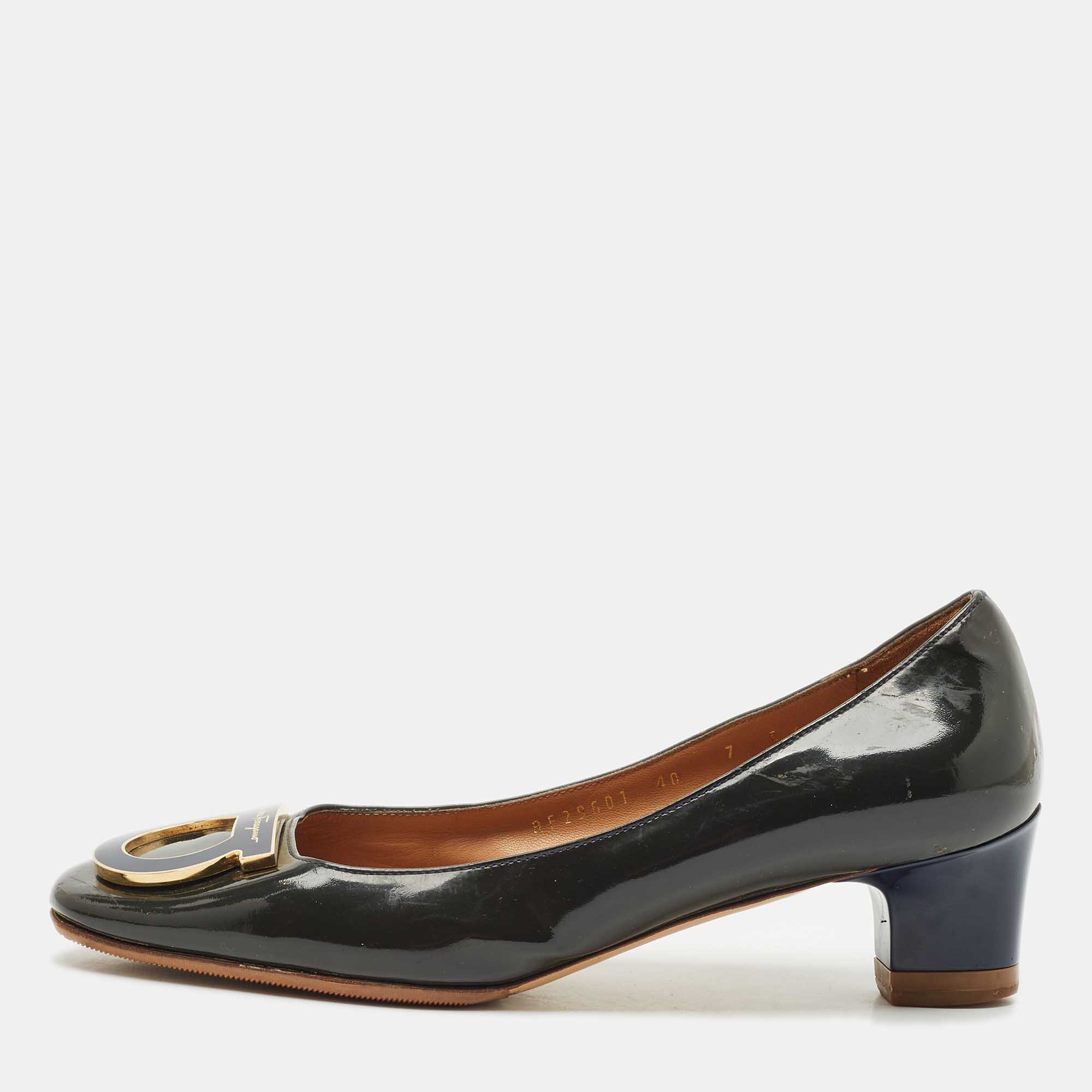 

Salvatore Ferragamo Green/Blue Patent Leather Gancio Pumps Size