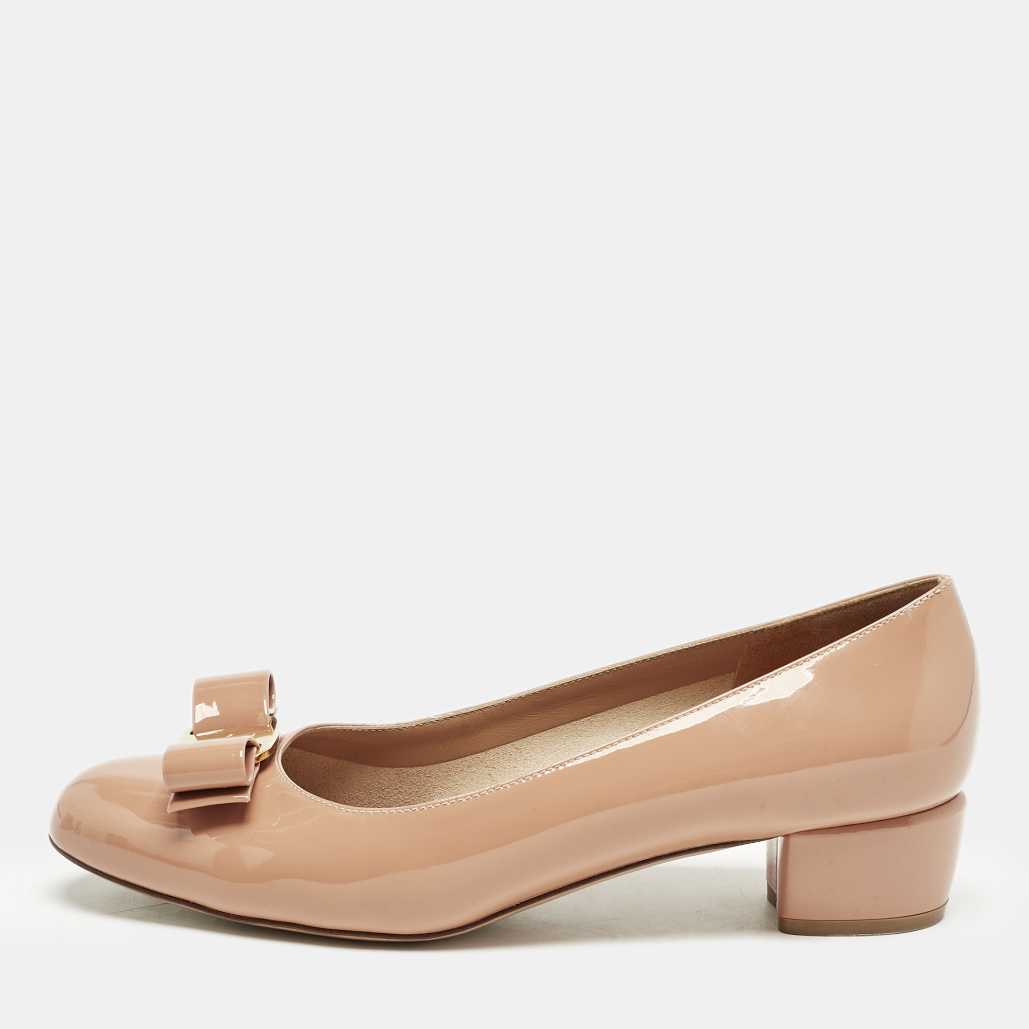 

Salvatore Ferragamo Beige Patent Leather Vara Bow Pumps Size 37.5