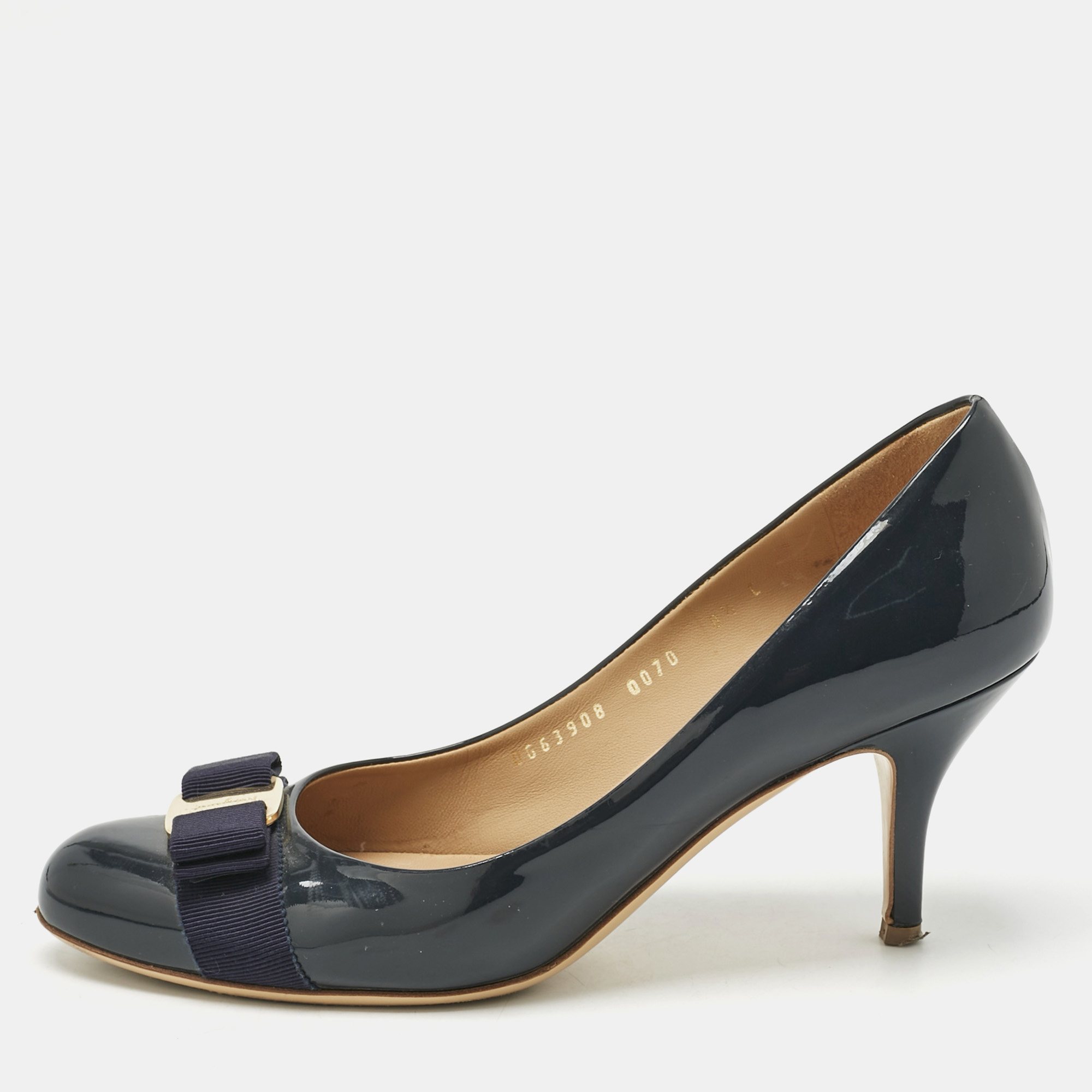 

Salvatore Ferragamo Navy Blue Patent Leather Vara Bow Pumps Size 39