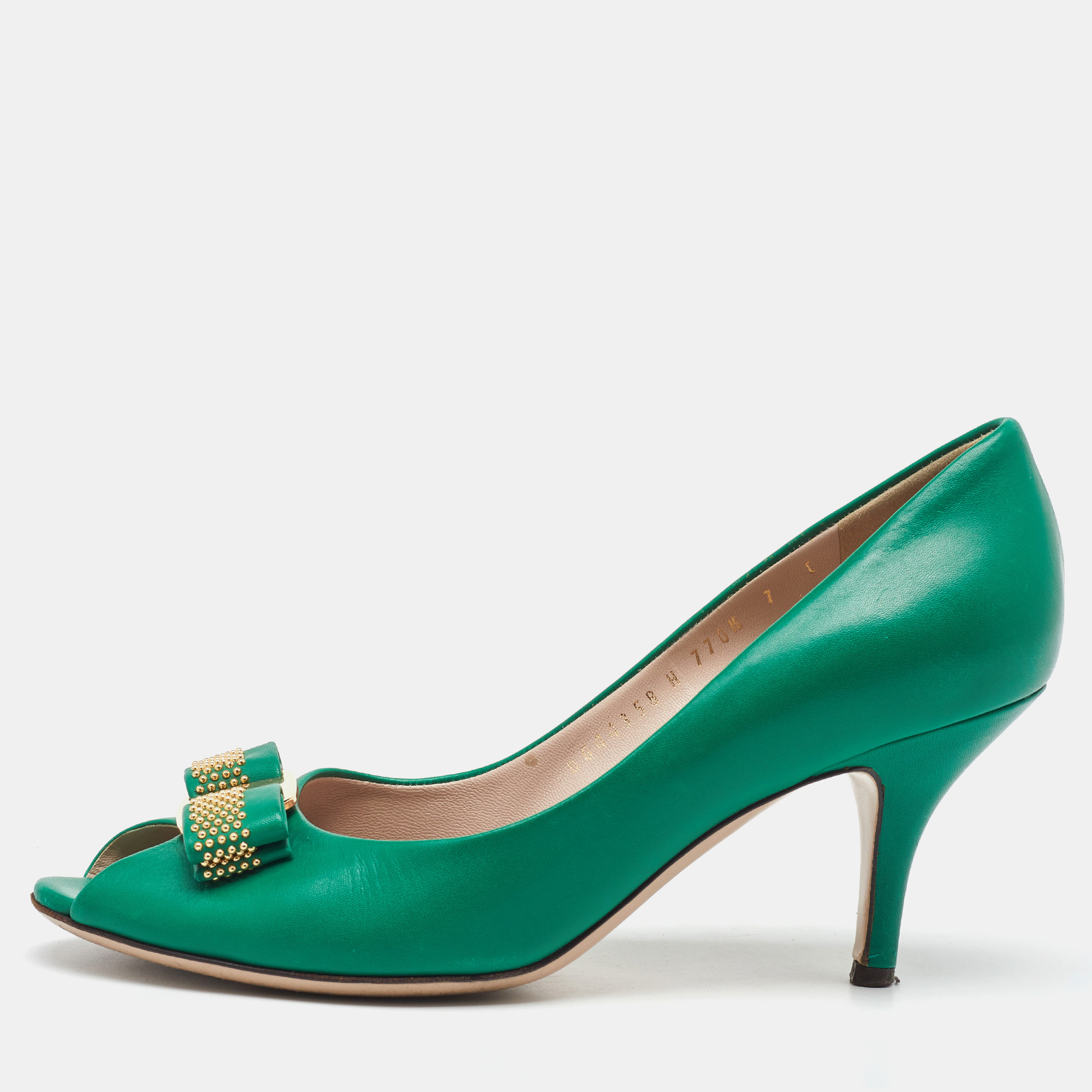 

Salvatore Ferragamo Green Leather Studded Vara Bow Peep Toe Pumps Size 37.5