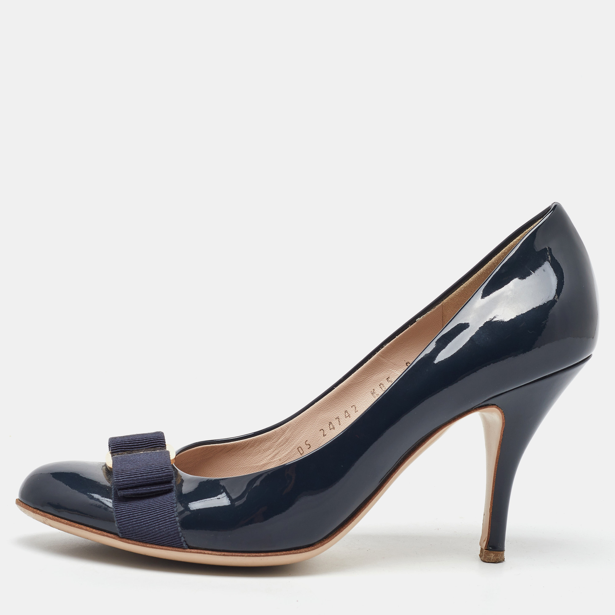 

Salvatore Ferragamo Blue Patent Leather Vara Bow Pumps Size 38.5