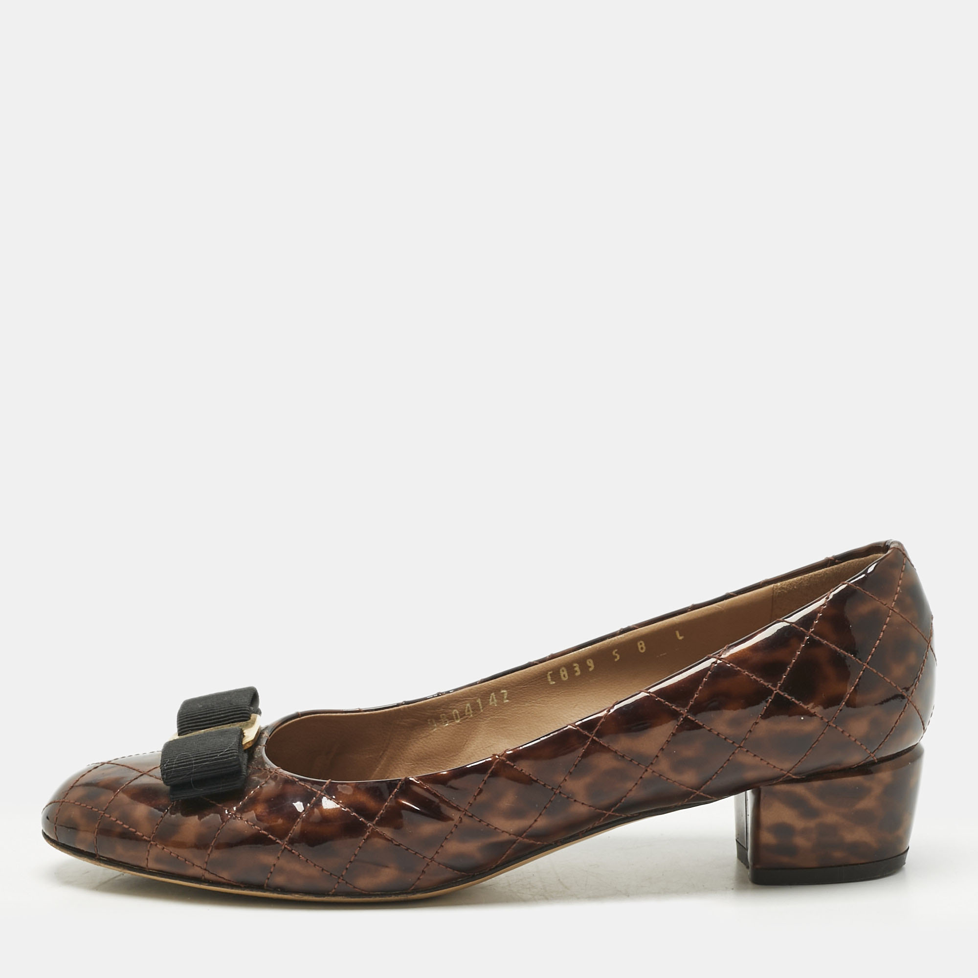 Pre-owned Ferragamo Two Tone Patent Leather Vara Bow Block Heel Pumps Size 38.5 In Gold
