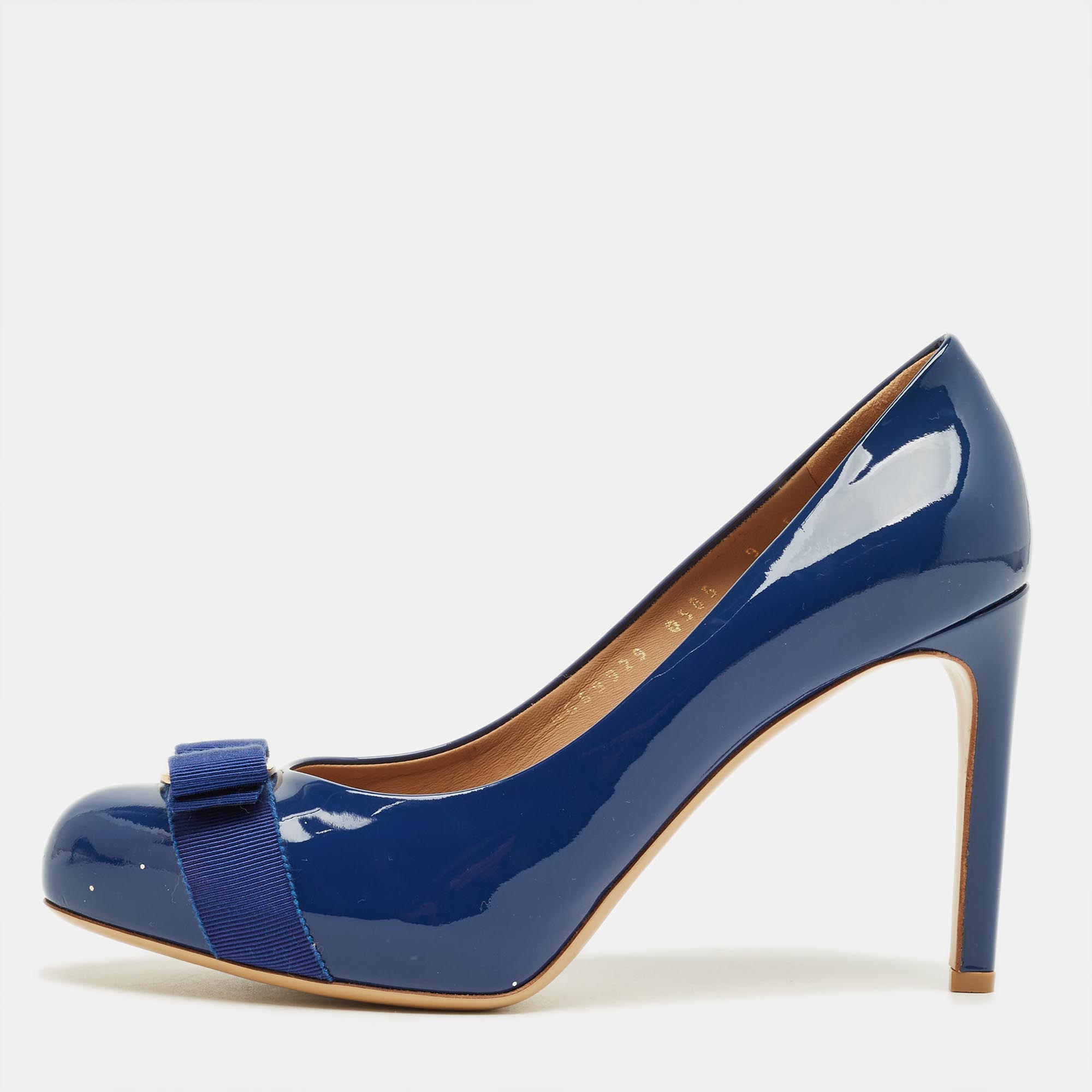 

Salvatore Ferragamo Blue Patent Leather Vara Bow Pumps Size 39.5, Navy blue