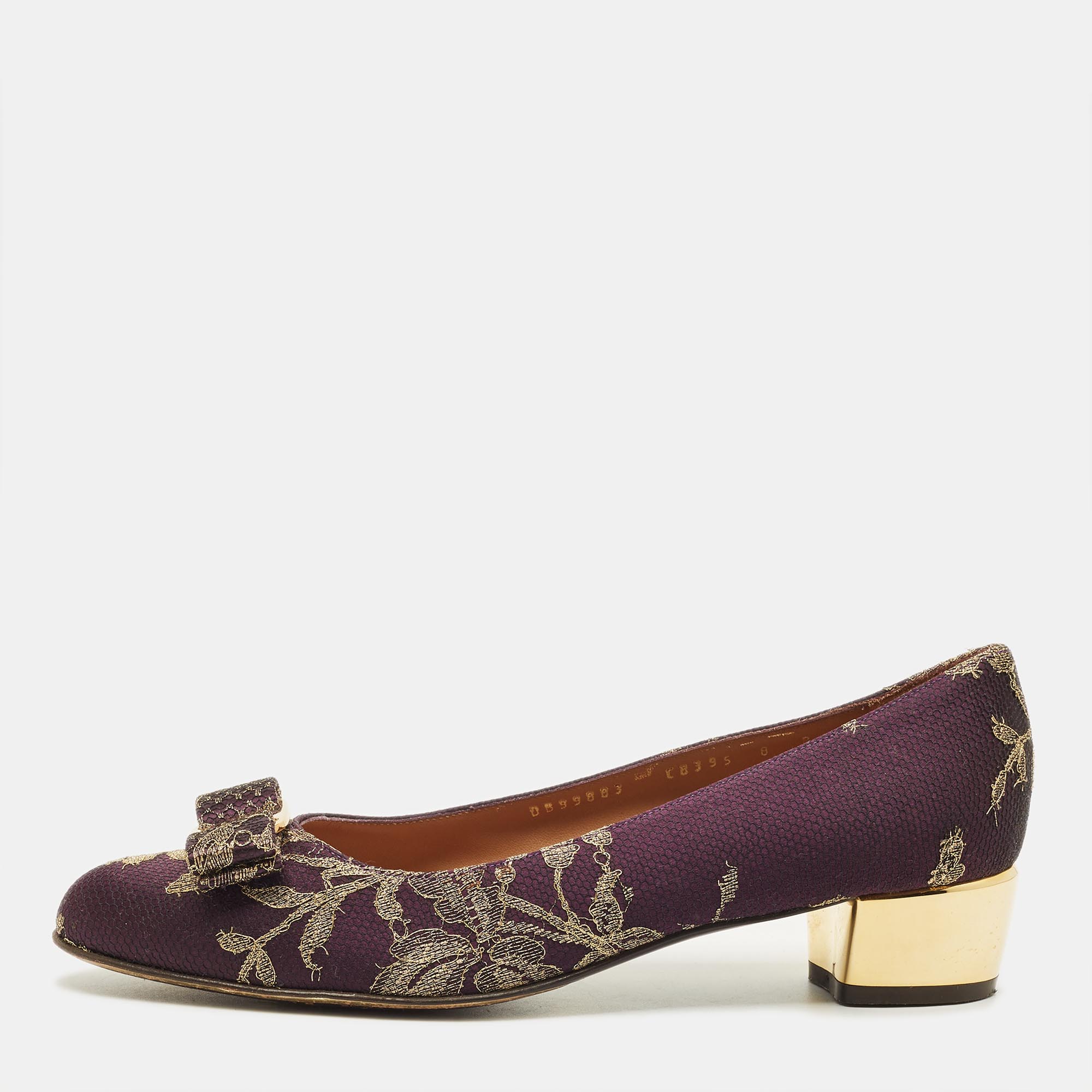 Click to view more detailed imagery on our partner's website Pre-owned Ferragamo Varina Size 38.5 Purple Brocade Fabric And Lace Pumps