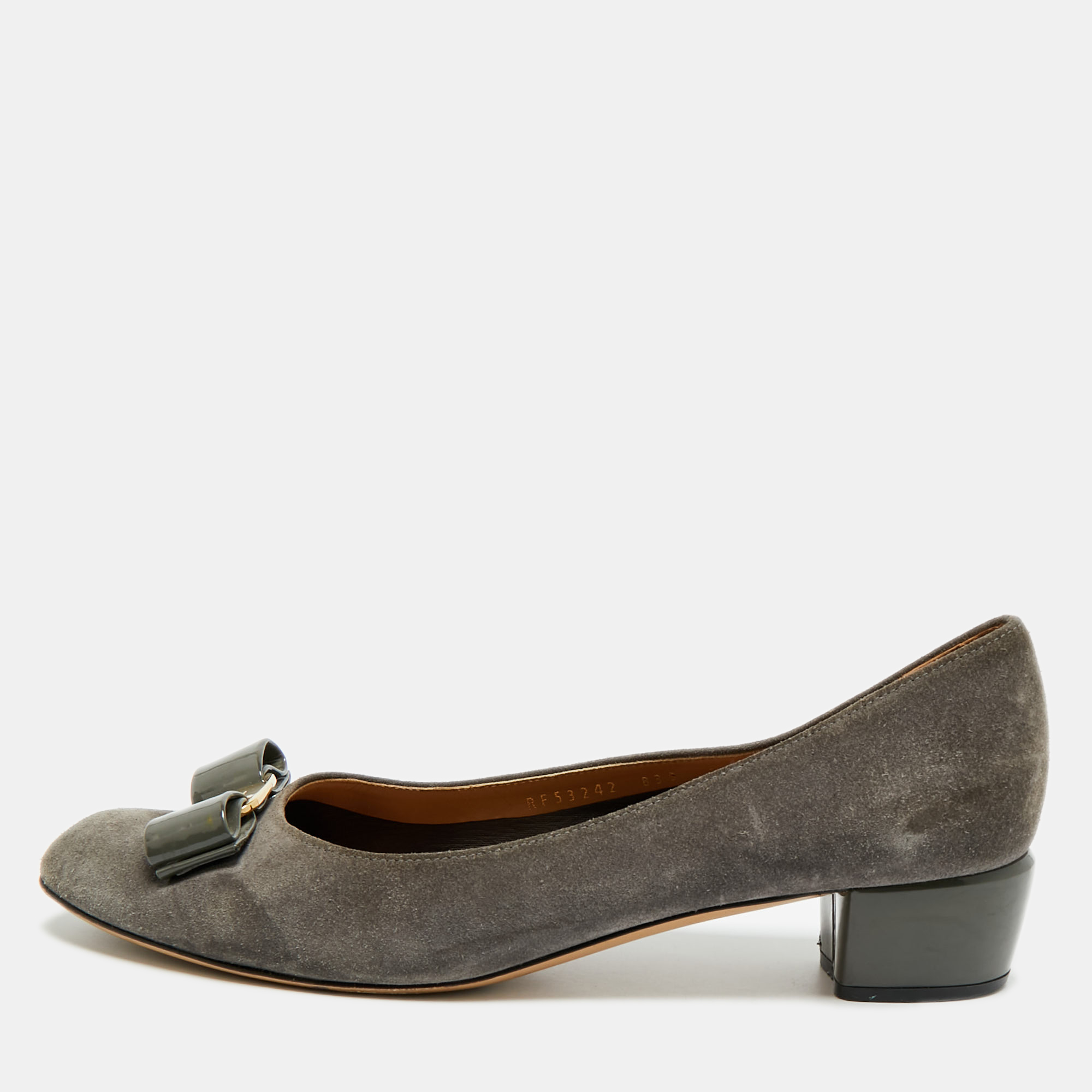 Pre-owned Ferragamo Vara Bow Size 40 Grey Patent Leather And Suede Block Heel Pumps In Gray