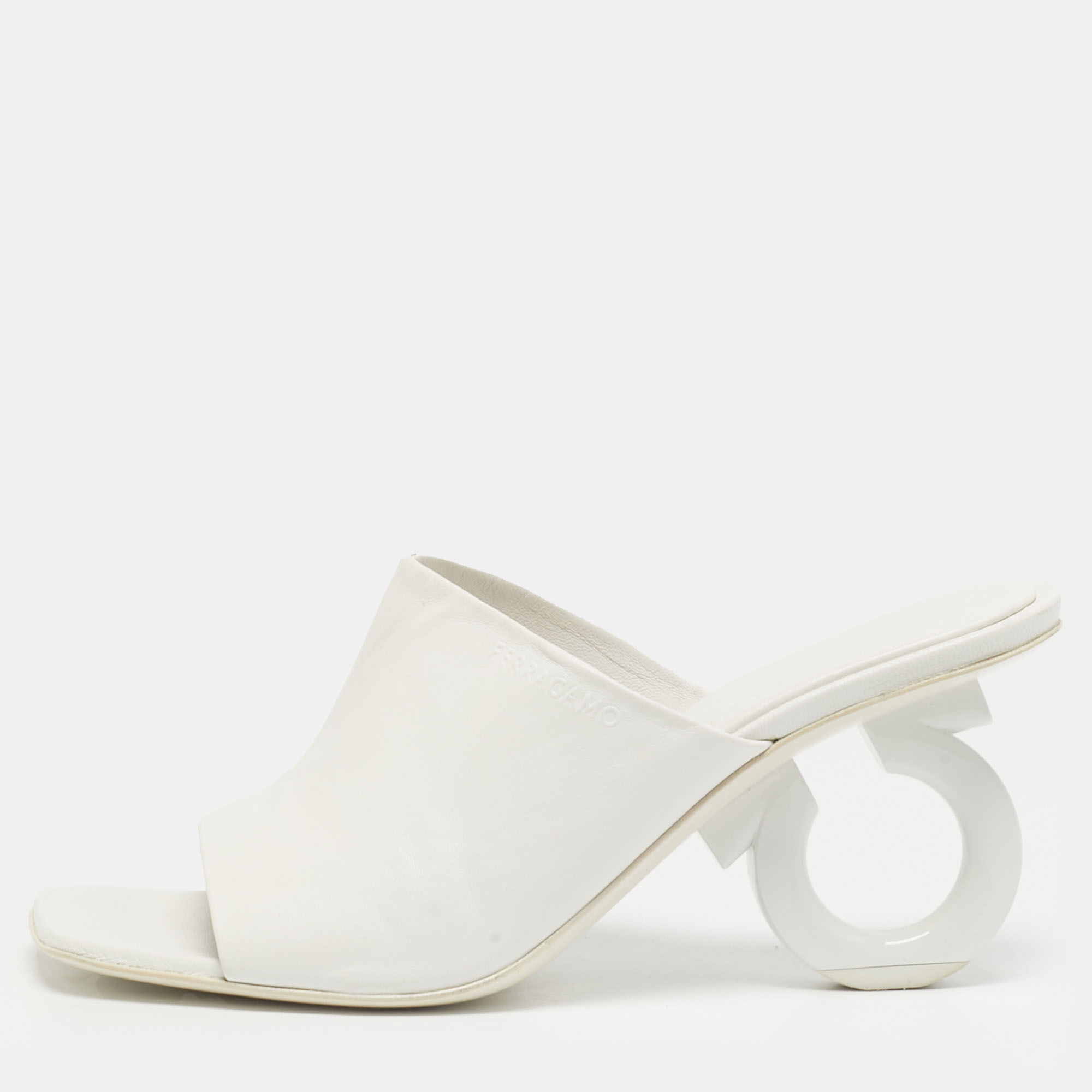 Pre-owned Ferragamo Astro Size 39 White Leather Slide Sandals