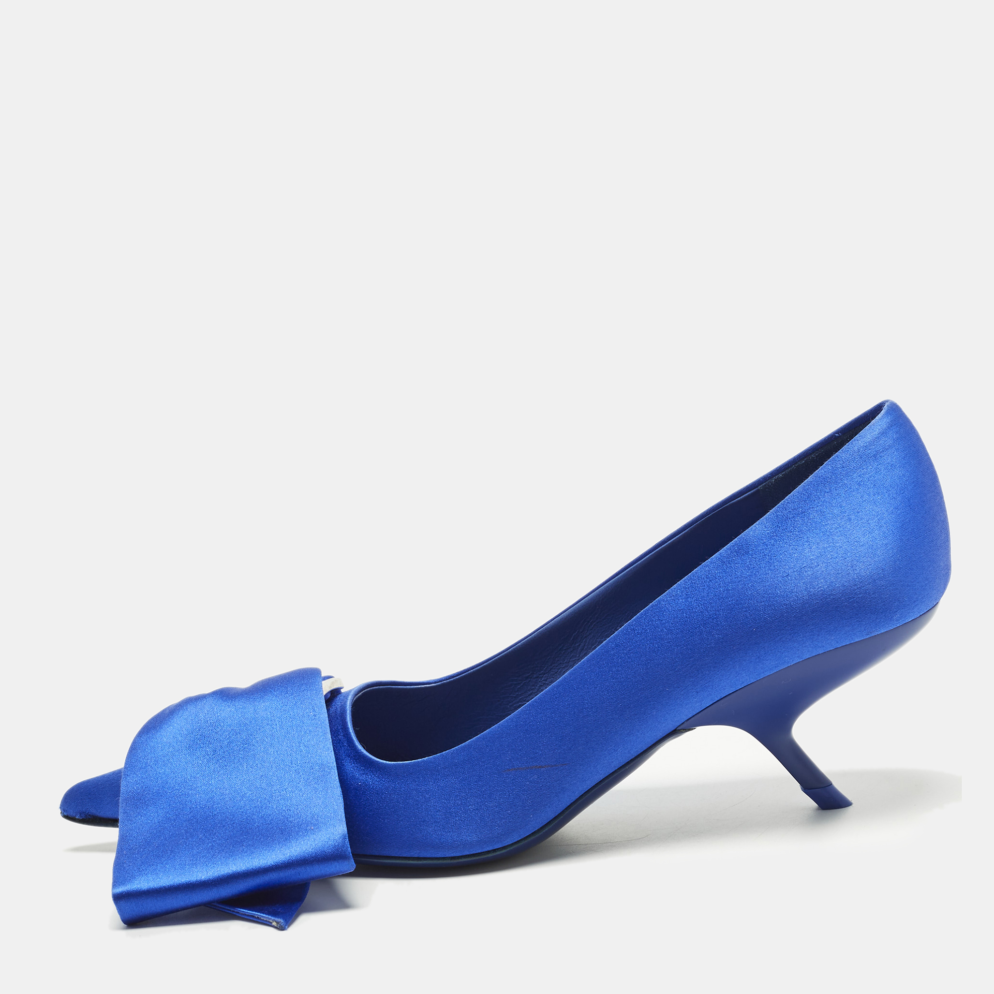 

Salvatore Ferragamo Erica Size 38 Blue Satin Pumps