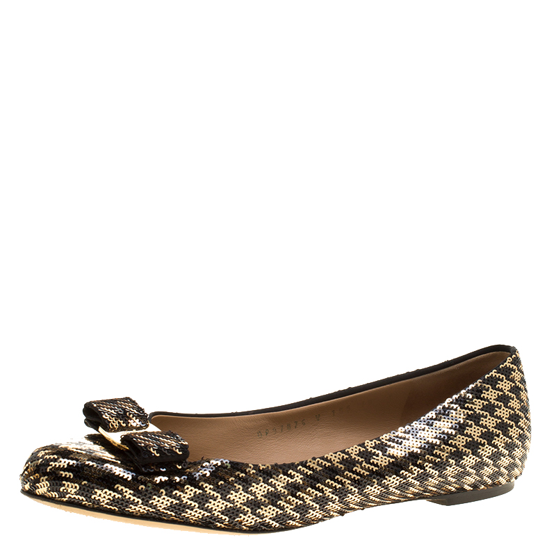 Pre Owned حذاء باليرينا فلات سالفاتوري فيراغامو فارينا ترتر ذهبي/أسود مقاس 4.5