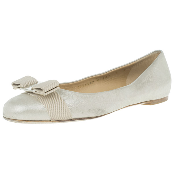 مملوكة مسبقًا Salvatore Ferragamo Metallic Varina Ballet Flats Size 38.5