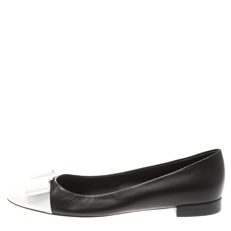 

Salvatore Ferragamo Monochrome Leather Varina Ballet Flats Size, Black