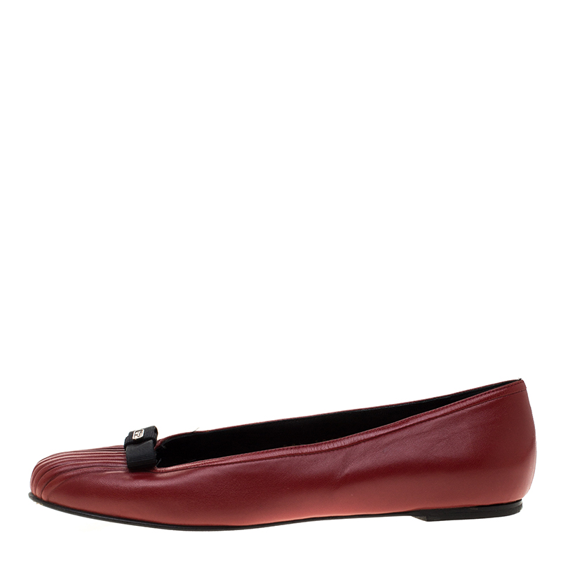 

Salvatore Ferragamo Red Pleated Leather Bow Detail Ballet Flats Size