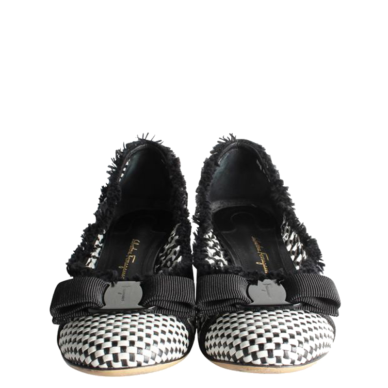 

Salvatore Ferragamo Black/White Leather Vara Bow Pumps Size