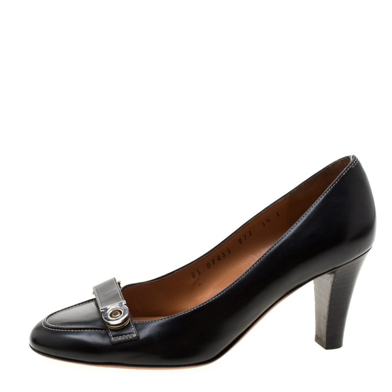 

Salvatore Ferragamo Black Leather Gancio Detail Pumps Size