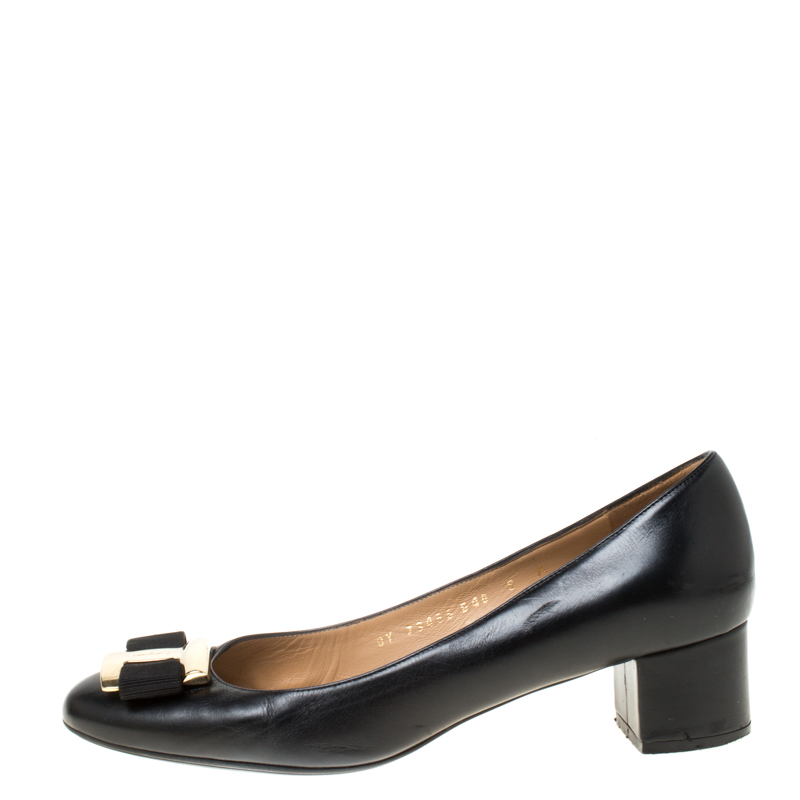 

Salvatore Ferragamo Black Leather Bow Pumps Size