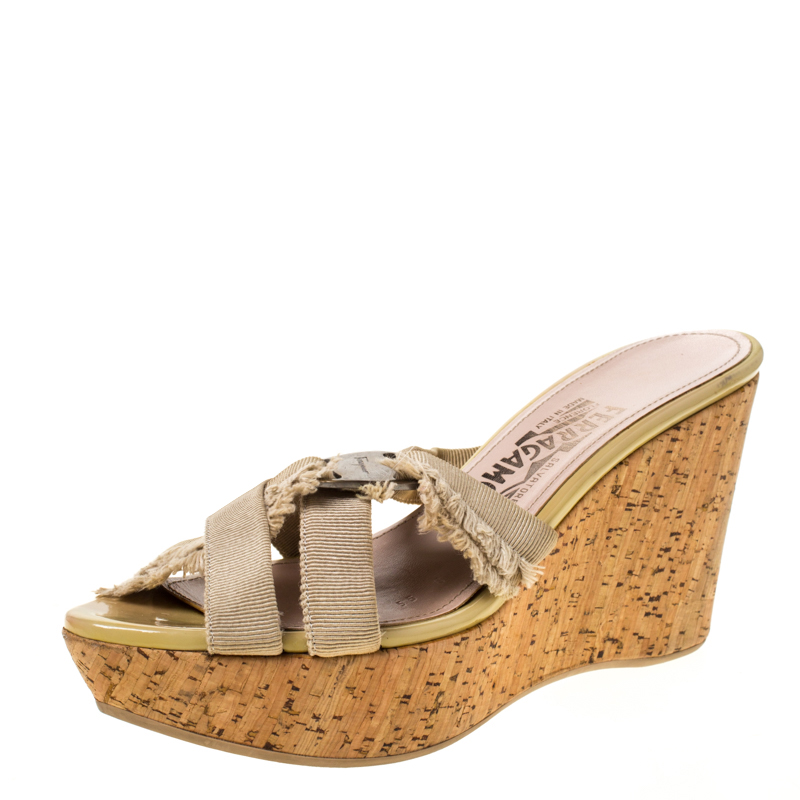 مملوكة مسبقًا صندل سالفاتوري فيراغامو سير بإبزيم، و كعب روكي فليني نعل سميك نايلون بيج مقاس 38.5