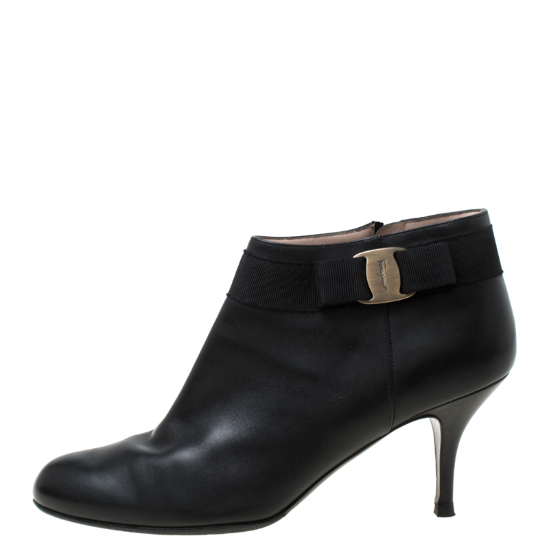 

Salvatore Ferragamo Black Leather Booties Size