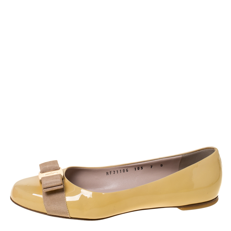 

Salvatore Ferragamo Beige Patent Leather Varina Ballet Flats Size