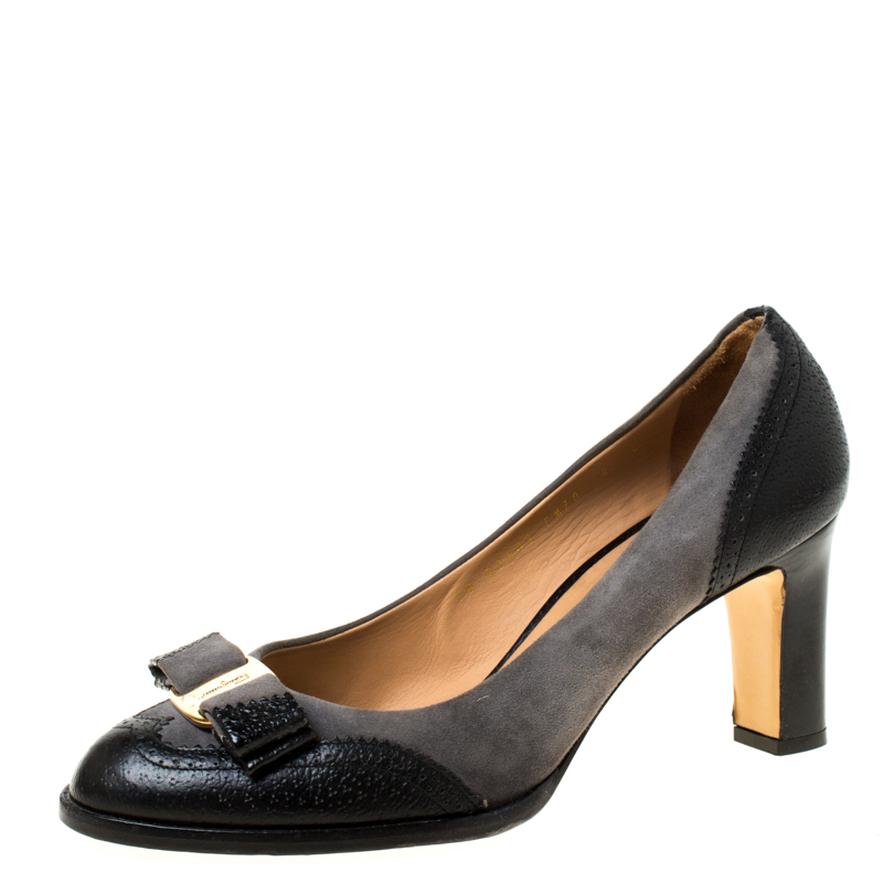 مملوكة مسبقًا Salvatore Ferragamo Black Brogue Leather And Grey Suede Vara Bow Pumps Size 40.5