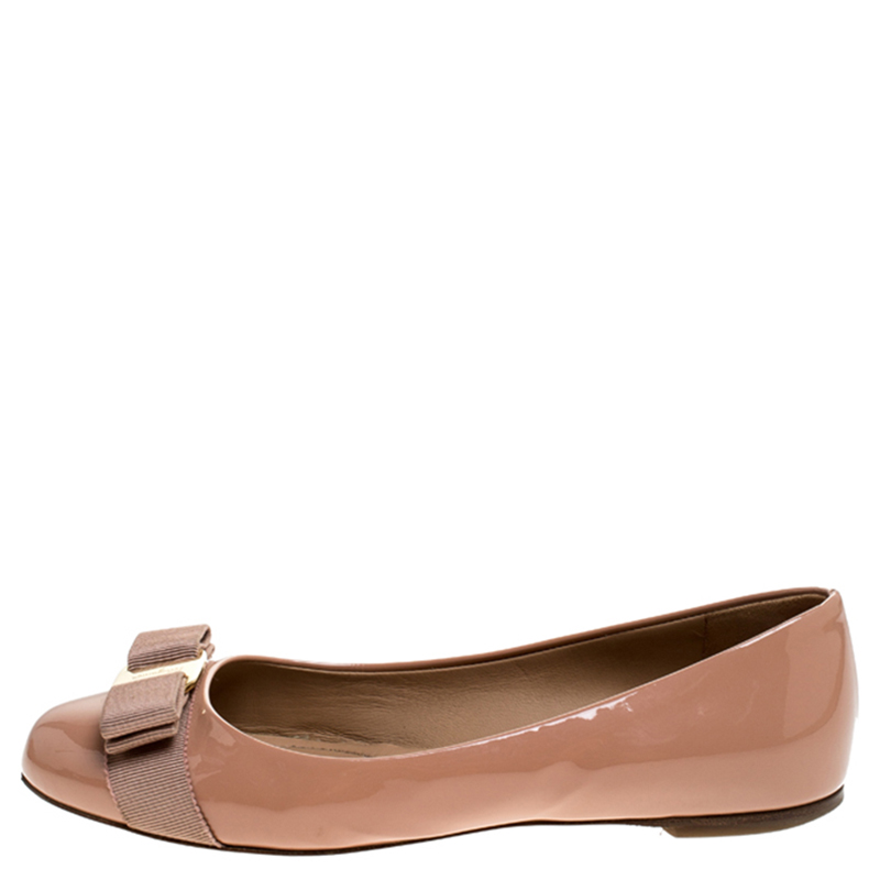 

Salvatore Ferragamo Beige Patent Leather Varina Ballet Flats Size