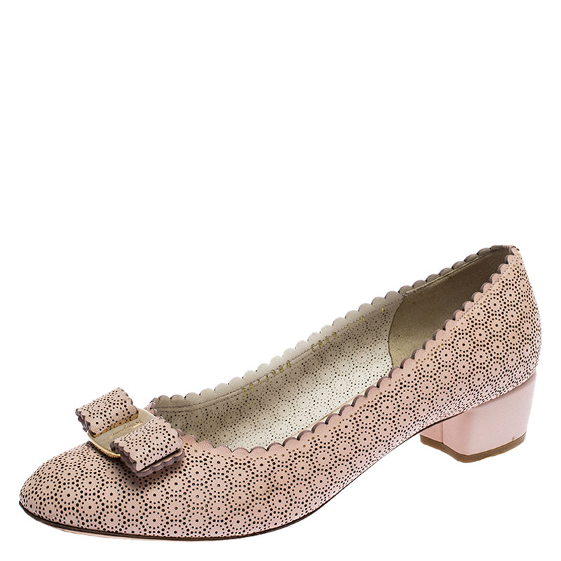 Pre Owned Salvatore Ferragamo Light Pink Perforated Leather Vara Bow Pumps Size 38
