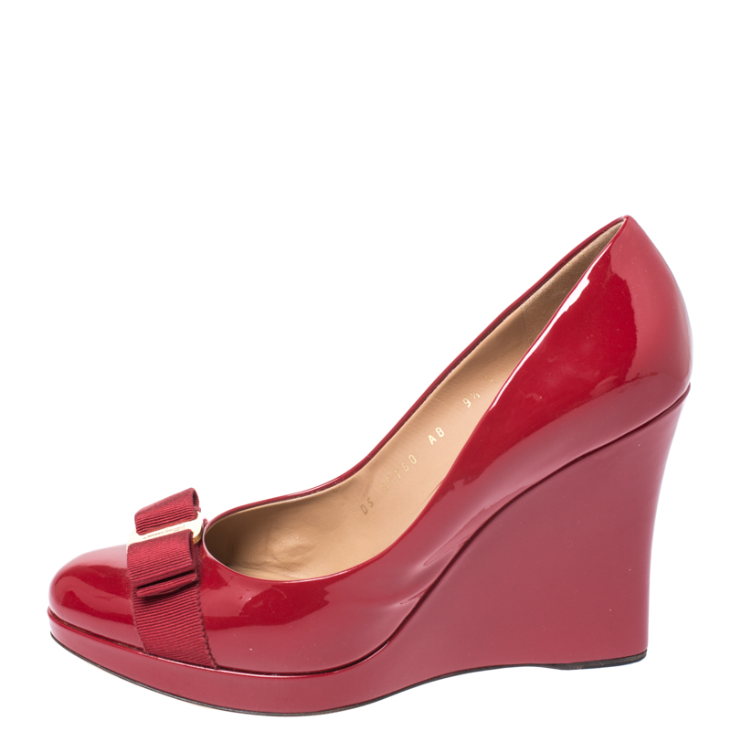 

Salvatore Ferragamo Red Patent Leather Flo Vara Bow Wedge Pumps Size