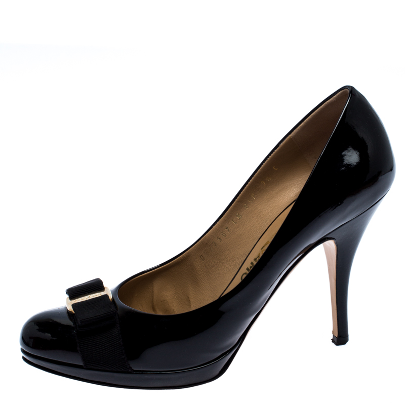 

Salvatore Ferragamo Black Patent Leather Vara Bow Round Toe Platform Pumps Size
